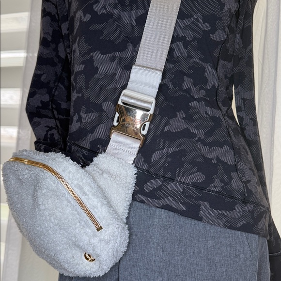 Lululemon EUC cream Crossbody bag with lots of storage. Clean in and out. - Picture 2 of 8